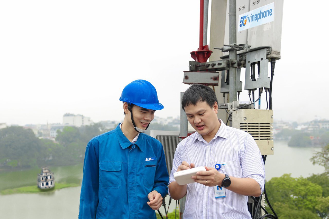 Chính[-]thức[-]phát[-]sóng[-]VinaPhone[-]5G[-]tại[-]Hà[-]Nội[-]và[-]TP[-]Hồ[-]Chí[-]Minh[-]vào[-]tháng[-]12/2020